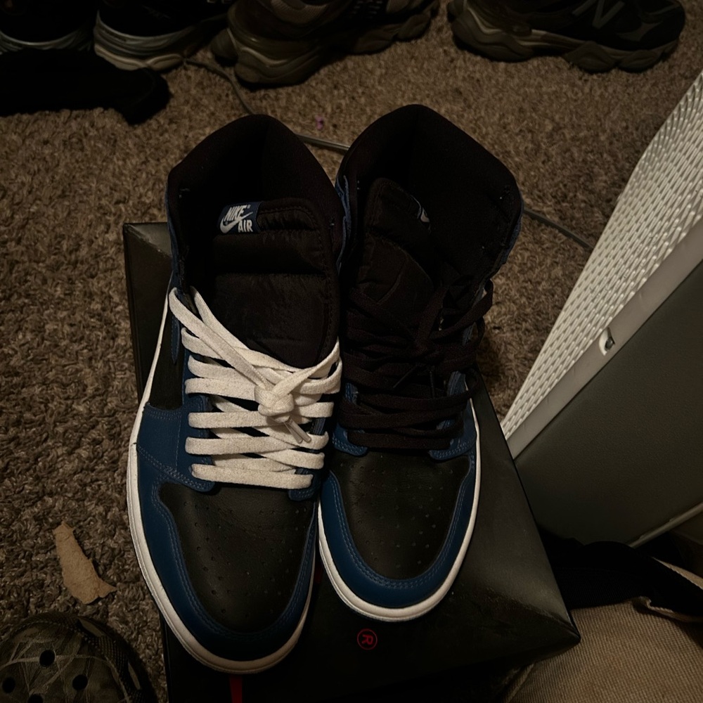 Nike Black and Blue Casual Sneakers with Classic Silhouette